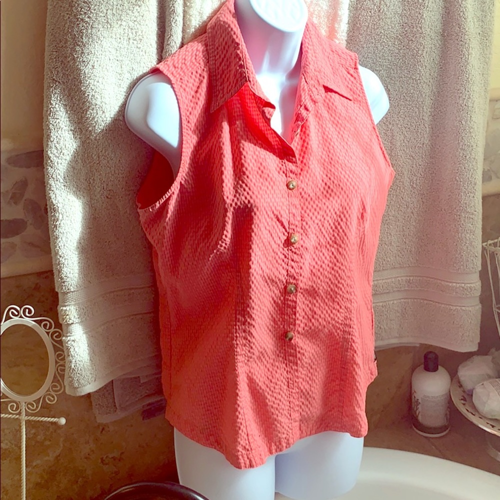 Collared sleeveless shirt
